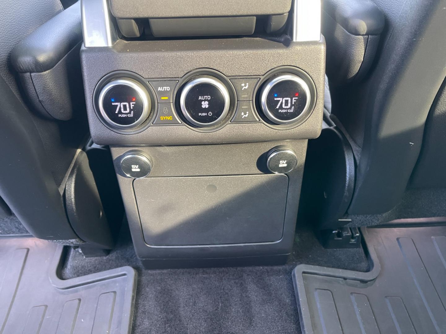2018 Blue /Black Land Rover Discovery HSE (SALRR2RV5JA) with an 3.0L V6 DOHC 24V Supercharged engine, 8A transmission, located at 11115 Chardon Rd. , Chardon, OH, 44024, (440) 214-9705, 41.580246, -81.241943 - This 2018 Land Rover Discovery HSE is a luxurious and capable SUV that offers a blend of comfort, technology, and off-road prowess. With its 3.0L supercharged V6 engine, it produces 340 horsepower and is paired with an 8-speed automatic transmission. The interior features premium leather upholstery, - Photo#46